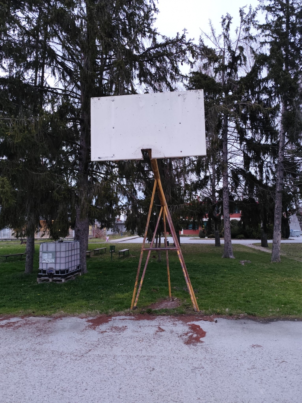 Loša infrastruktura i zapuštena općina očito nisu prepreka da Mandić ide u 9. načelnički mandat