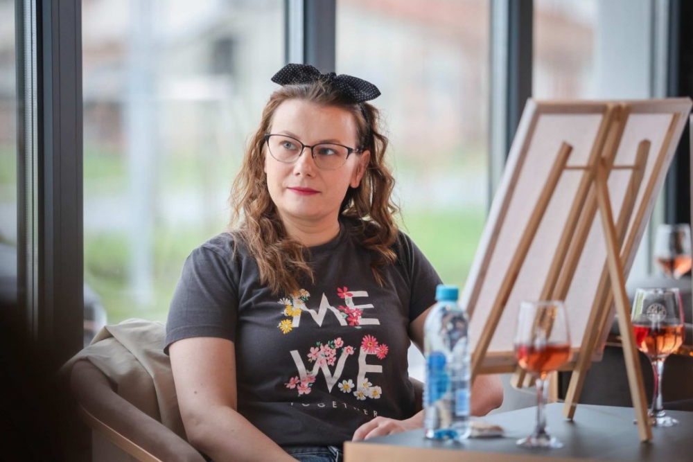 Održana radionica Gutljaj inspiracije – slikanje uz vino uz stručno vodstvo Maje Gjajić