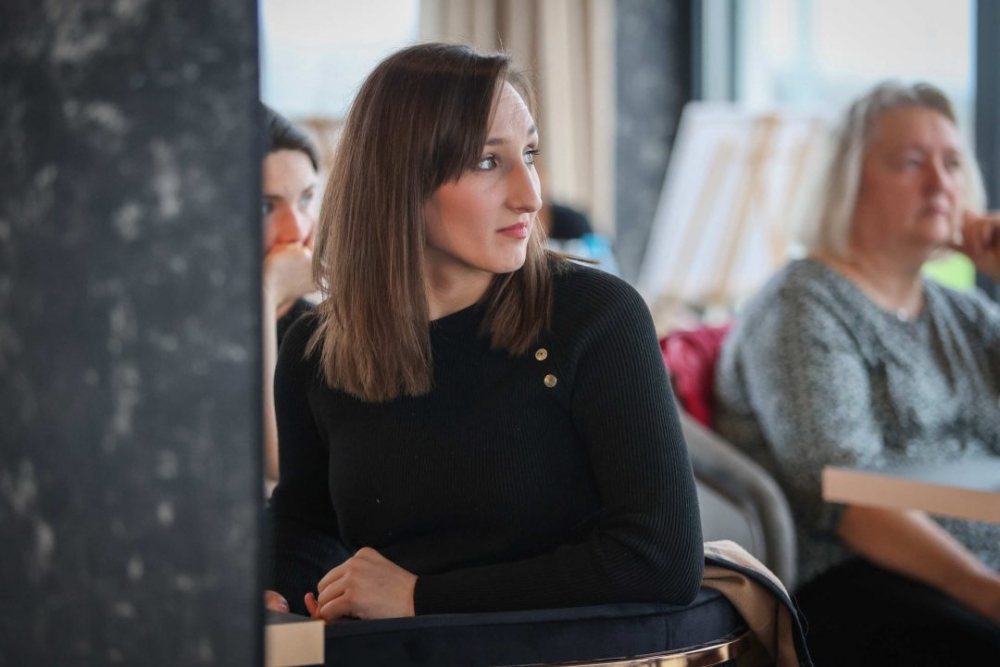 Održana radionica Gutljaj inspiracije – slikanje uz vino uz stručno vodstvo Maje Gjajić