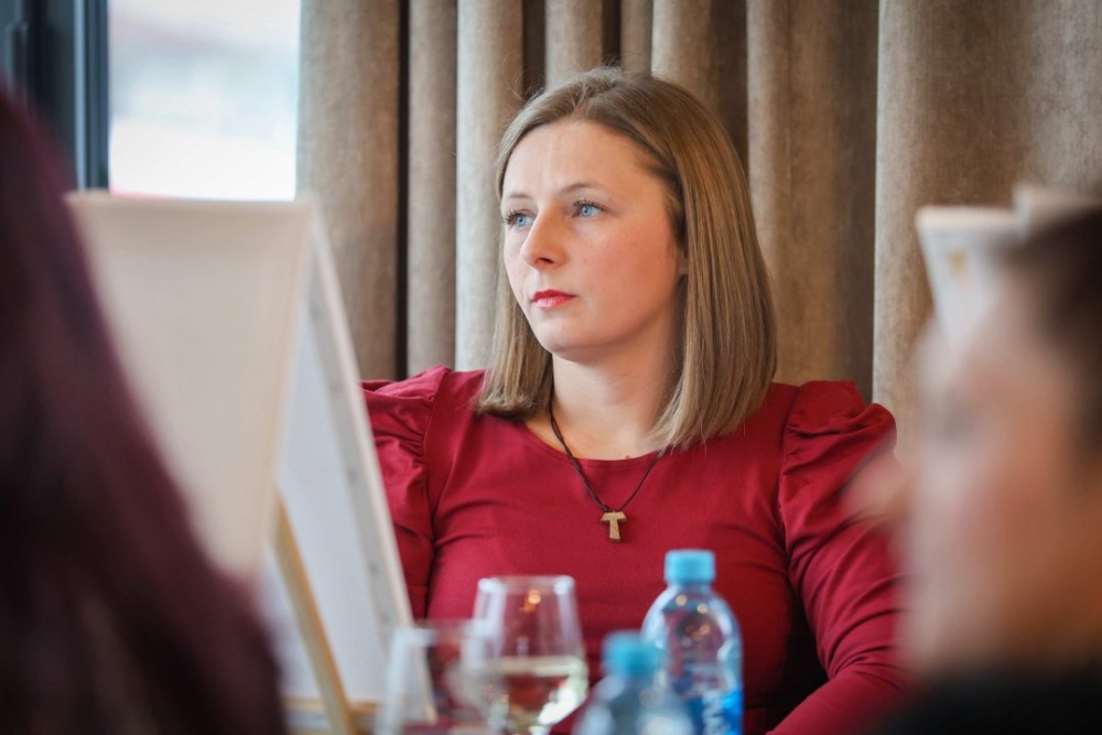 Održana radionica Gutljaj inspiracije – slikanje uz vino uz stručno vodstvo Maje Gjajić