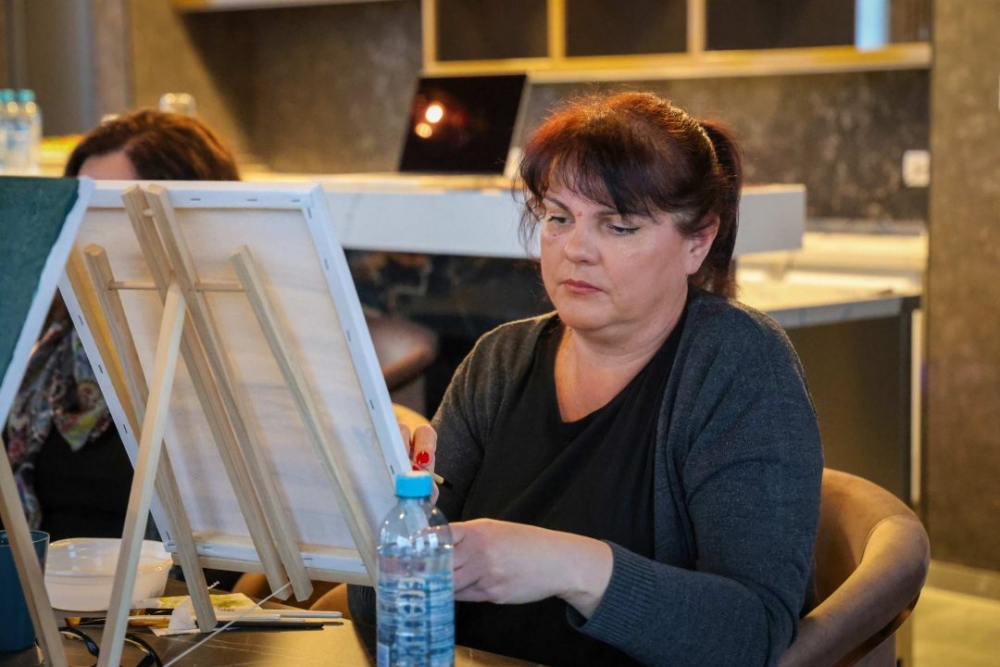 Održana radionica Gutljaj inspiracije – slikanje uz vino uz stručno vodstvo Maje Gjajić