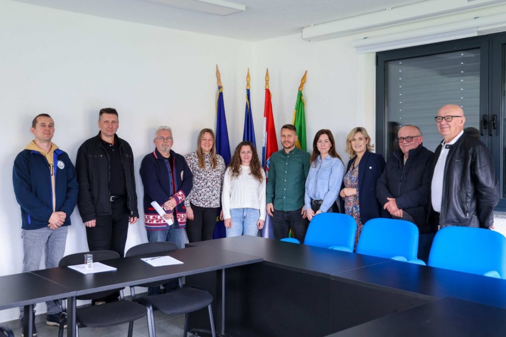 Grad Kutjevo potpisao ugovore s udrugama za korištenje ureda u Kulturnom centru