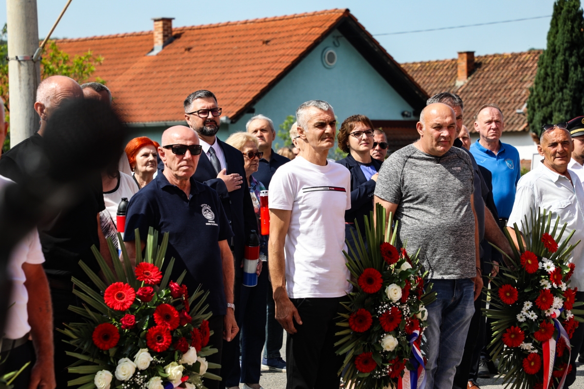 Otkrivena spomen-ploča Tomi Periću u Buku: „Ovo je trajno obilježje na žrtvu, zajedništvo, i borbu naših branitelja“
