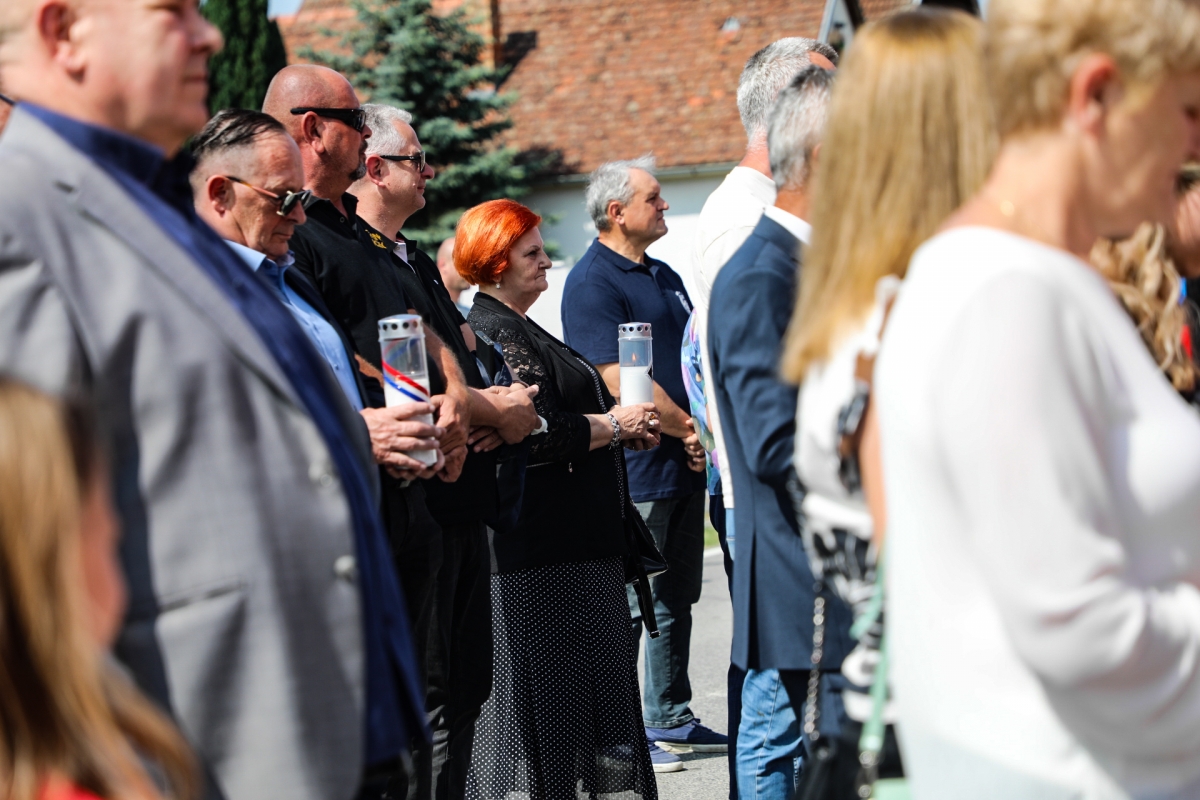 Otkrivena spomen-ploča Tomi Periću u Buku: „Ovo je trajno obilježje na žrtvu, zajedništvo, i borbu naših branitelja“