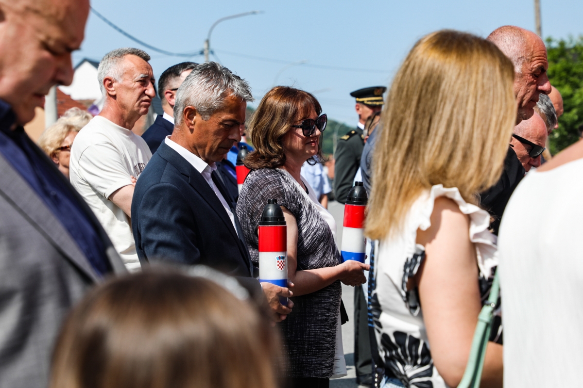 Otkrivena spomen-ploča Tomi Periću u Buku: „Ovo je trajno obilježje na žrtvu, zajedništvo, i borbu naših branitelja“