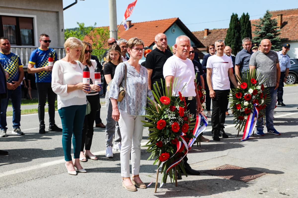 Otkrivena spomen-ploča Tomi Periću u Buku: „Ovo je trajno obilježje na žrtvu, zajedništvo, i borbu naših branitelja“