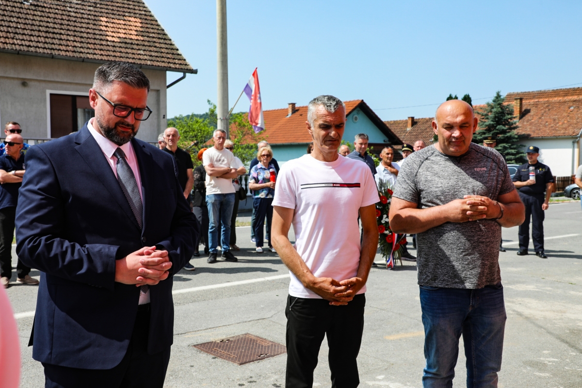 Otkrivena spomen-ploča Tomi Periću u Buku: „Ovo je trajno obilježje na žrtvu, zajedništvo, i borbu naših branitelja“