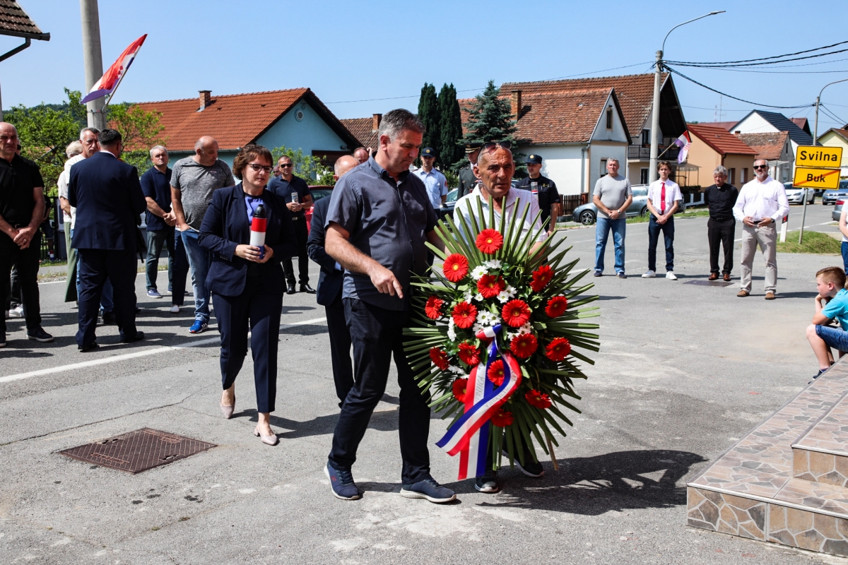 Otkrivena spomen-ploča Tomi Periću u Buku: „Ovo je trajno obilježje na žrtvu, zajedništvo, i borbu naših branitelja“