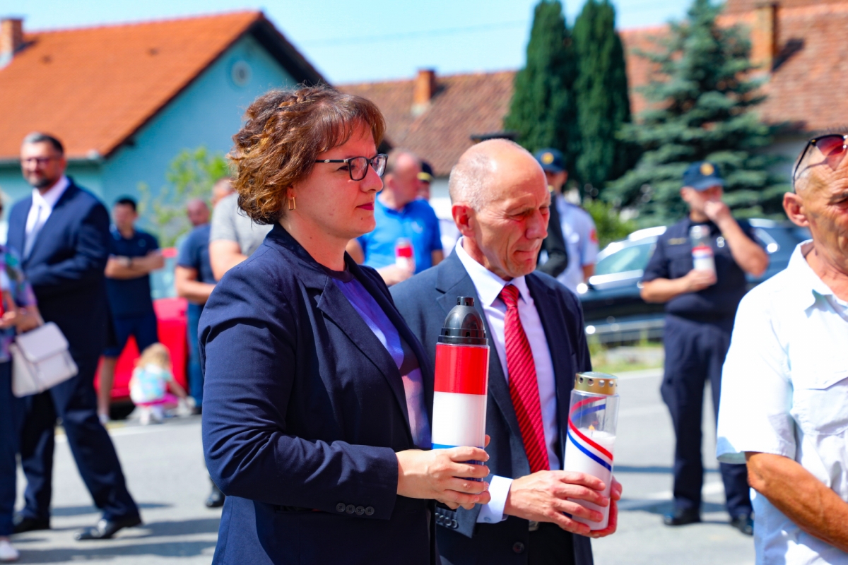 Otkrivena spomen-ploča Tomi Periću u Buku: „Ovo je trajno obilježje na žrtvu, zajedništvo, i borbu naših branitelja“