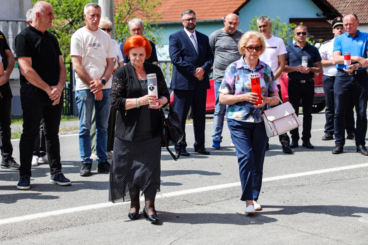 Otkrivena spomen-ploča Tomi Periću u Buku: „Ovo je trajno obilježje na žrtvu, zajedništvo, i borbu naših branitelja“