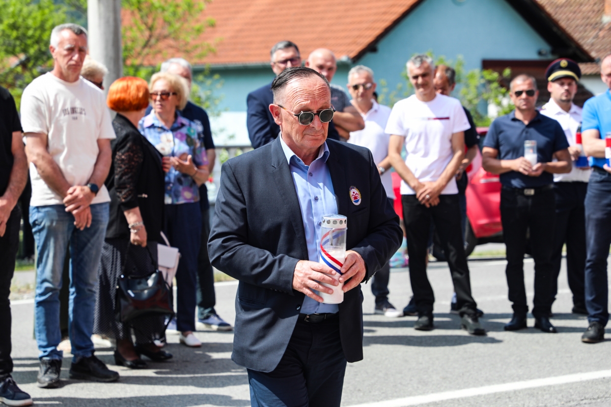 Otkrivena spomen-ploča Tomi Periću u Buku: „Ovo je trajno obilježje na žrtvu, zajedništvo, i borbu naših branitelja“