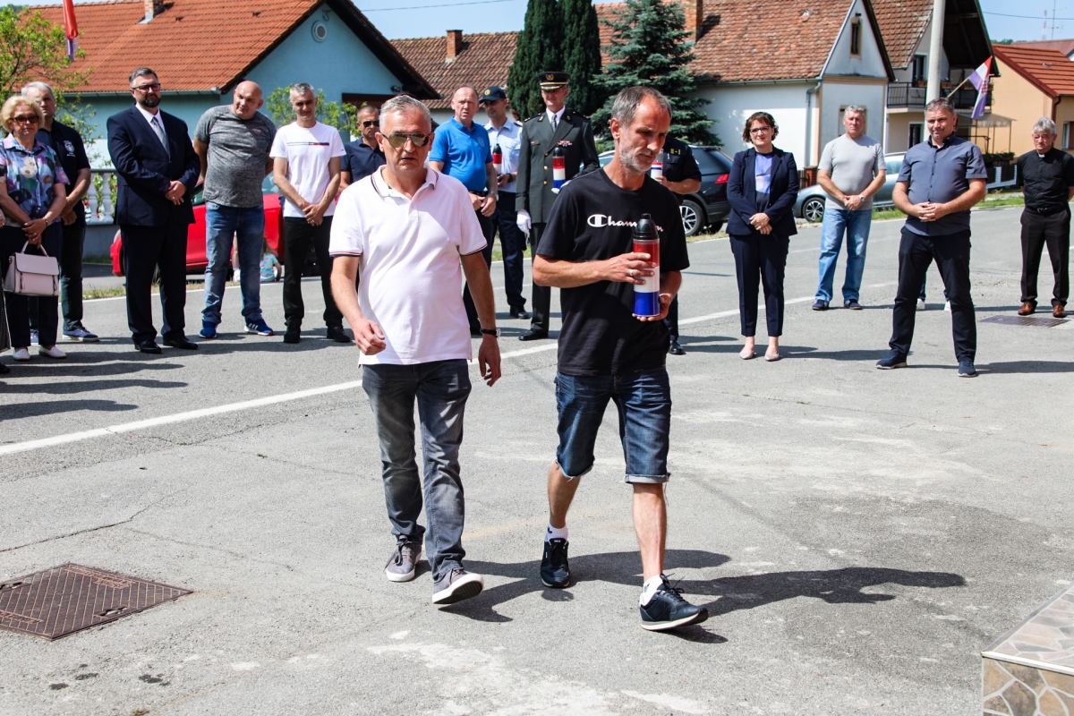 Otkrivena spomen-ploča Tomi Periću u Buku: „Ovo je trajno obilježje na žrtvu, zajedništvo, i borbu naših branitelja“