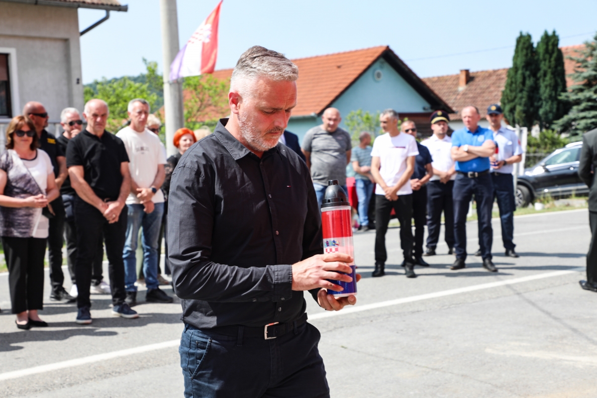 Otkrivena spomen-ploča Tomi Periću u Buku: „Ovo je trajno obilježje na žrtvu, zajedništvo, i borbu naših branitelja“