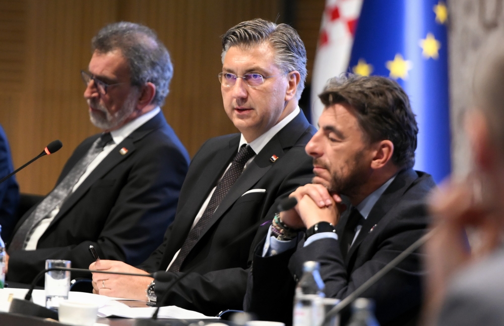 Uručen ugovor za prvi od jedanaest projekata za škole kojima je Požeško-slavonska županija osnivač