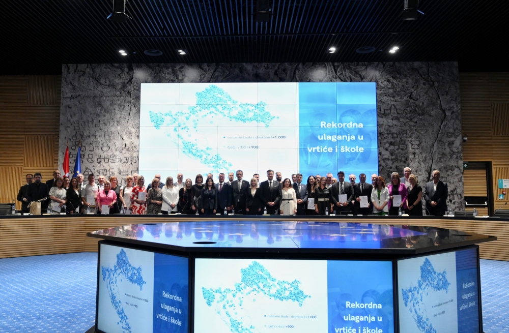 Uručen ugovor za prvi od jedanaest projekata za škole kojima je Požeško-slavonska županija osnivač