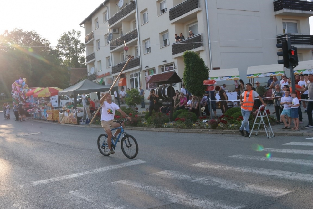 Pobjednik ovogodišnje Vinske alke Mihovil Štivić, a Vinskog maratona Matej Gomerčić