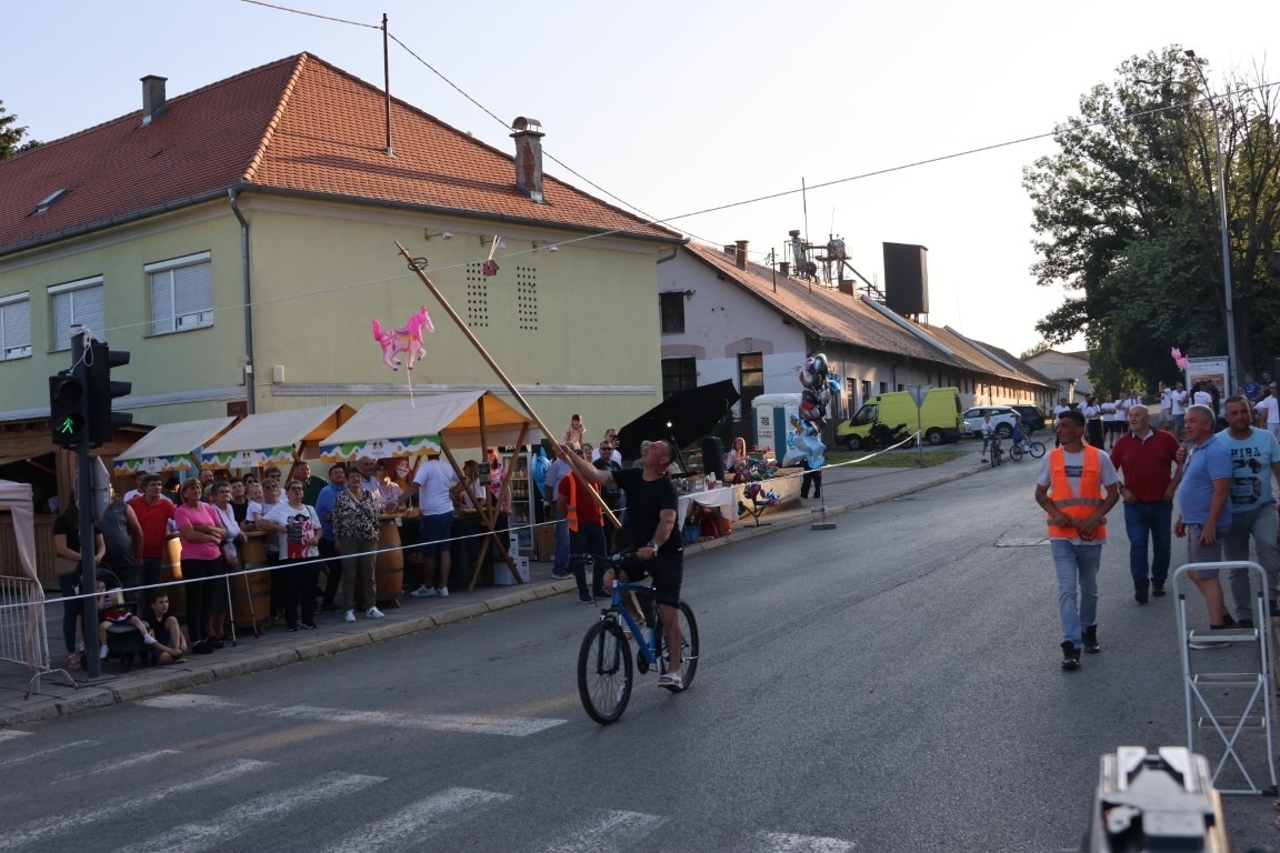Pobjednik ovogodišnje Vinske alke Mihovil Štivić, a Vinskog maratona Matej Gomerčić