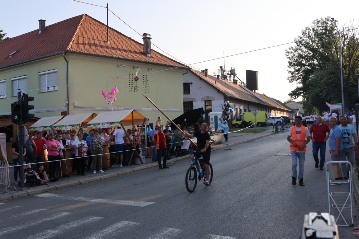 Pobjednik ovogodišnje Vinske alke Mihovil Štivić, a Vinskog maratona Matej Gomerčić