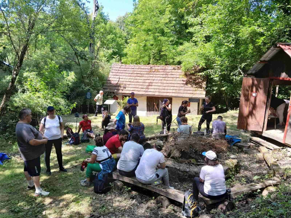S prirodom u srcu: HPD „Sokolovac“ Požega na nezaboravnom pohodu kroz lipičke staze