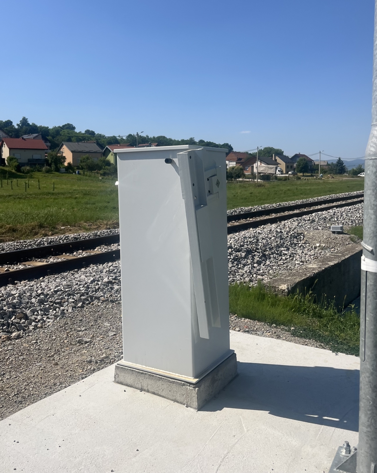 Radovi na opasnom pružnom prijelazu u Požegi započeli prošle godine, još uvijek nisu dovršeni