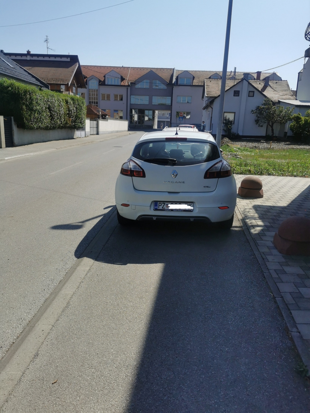 Nepropisno parkiranje u Mihanovićevoj: Bahatost ili manjak parkirnih mjesta?