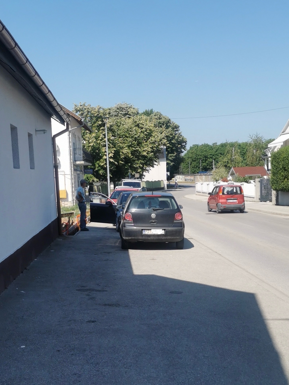 Nepropisno parkiranje u Mihanovićevoj: Bahatost ili manjak parkirnih mjesta?