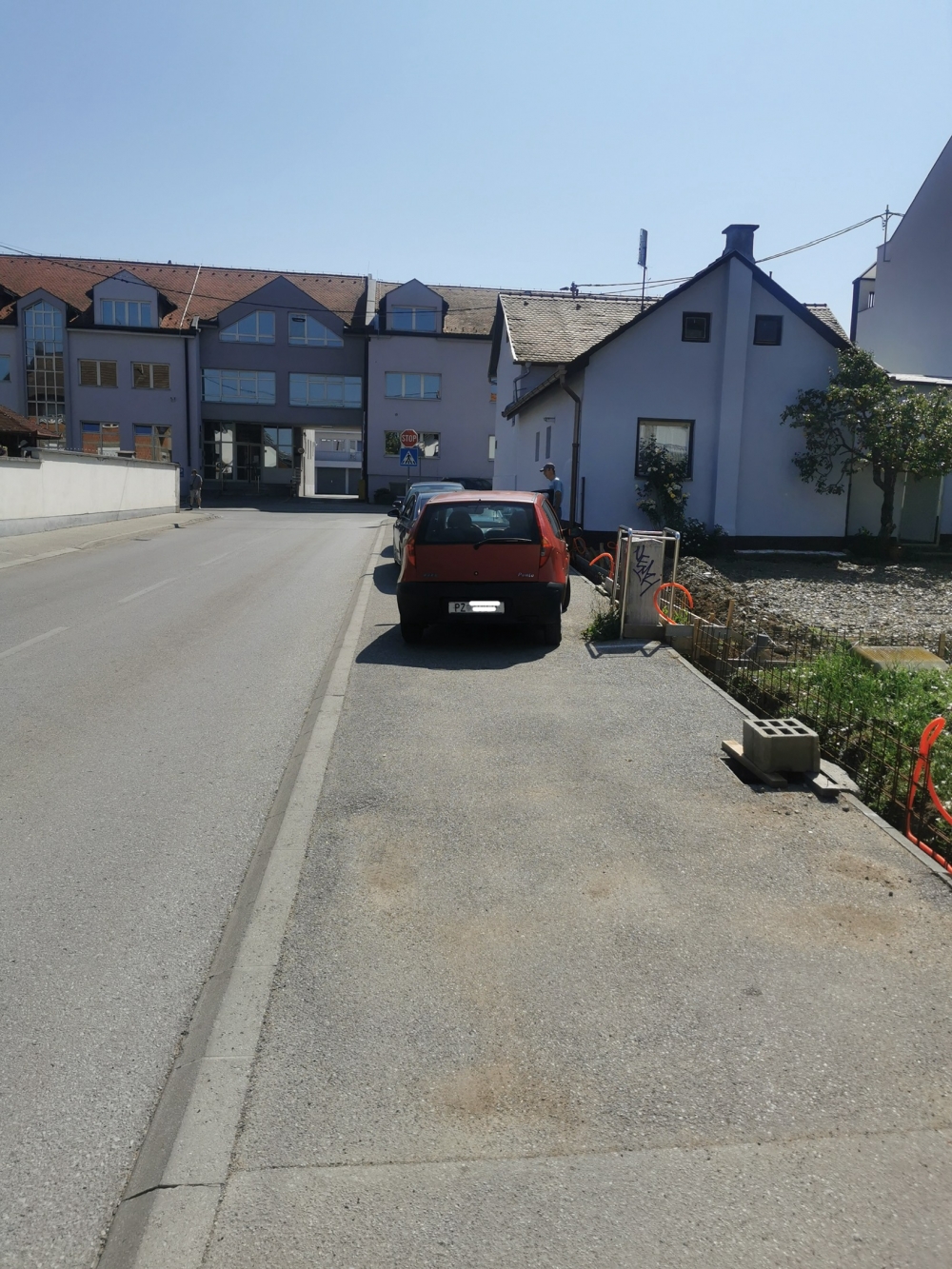 Nepropisno parkiranje u Mihanovićevoj: Bahatost ili manjak parkirnih mjesta?