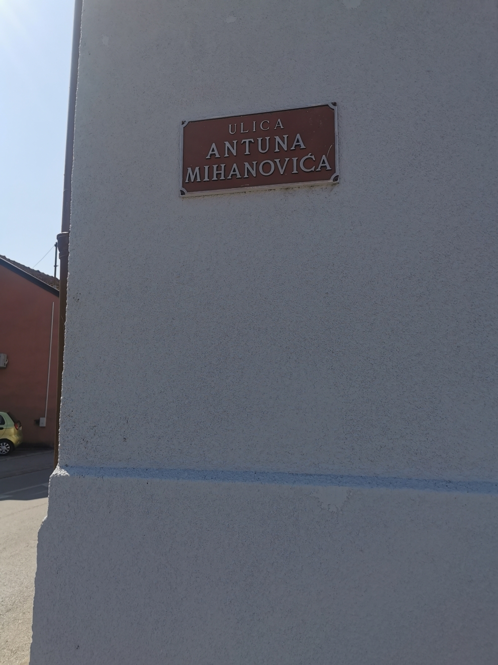 Nepropisno parkiranje u Mihanovićevoj: Bahatost ili manjak parkirnih mjesta?