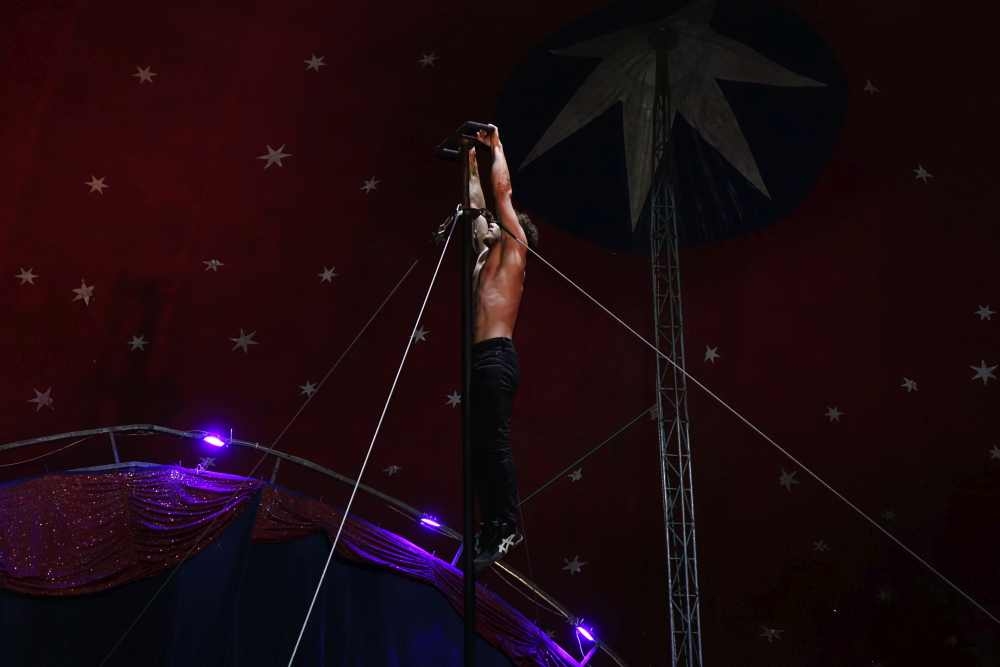 Prvu večer cirkus Colosseum oduševio Požežane