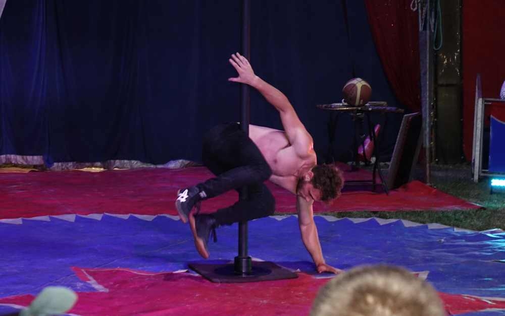 Prvu večer cirkus Colosseum oduševio Požežane