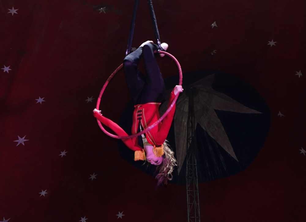 Prvu večer cirkus Colosseum oduševio Požežane