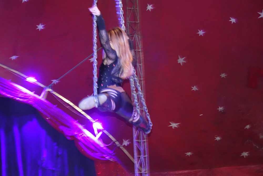 Prvu večer cirkus Colosseum oduševio Požežane