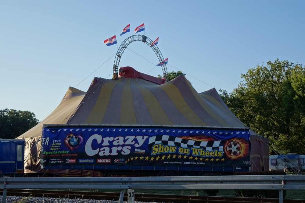 Prvu večer cirkus Colosseum oduševio Požežane