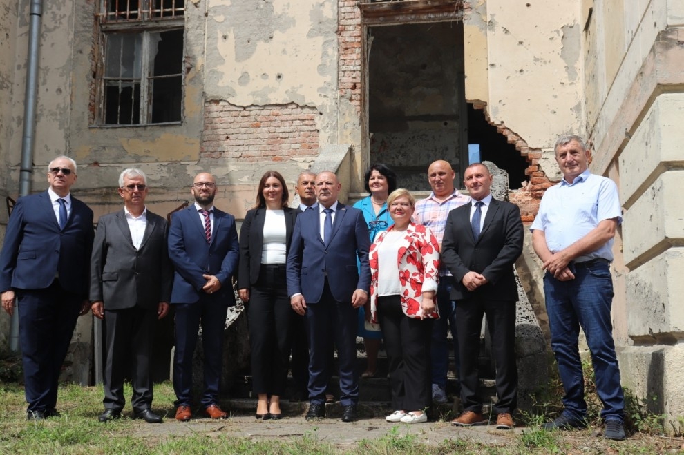 U Pakracu potpisan ugovor za rekonstrukciju prvog Braniteljskog centra trajne skrbi u Hrvatskoj