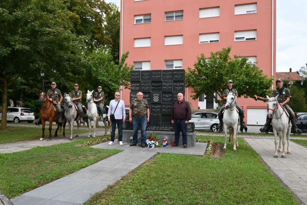 Lipik ugostio jahače 29. Konjaničkog maratona u spomen na žrtvu Domovinskog rata
