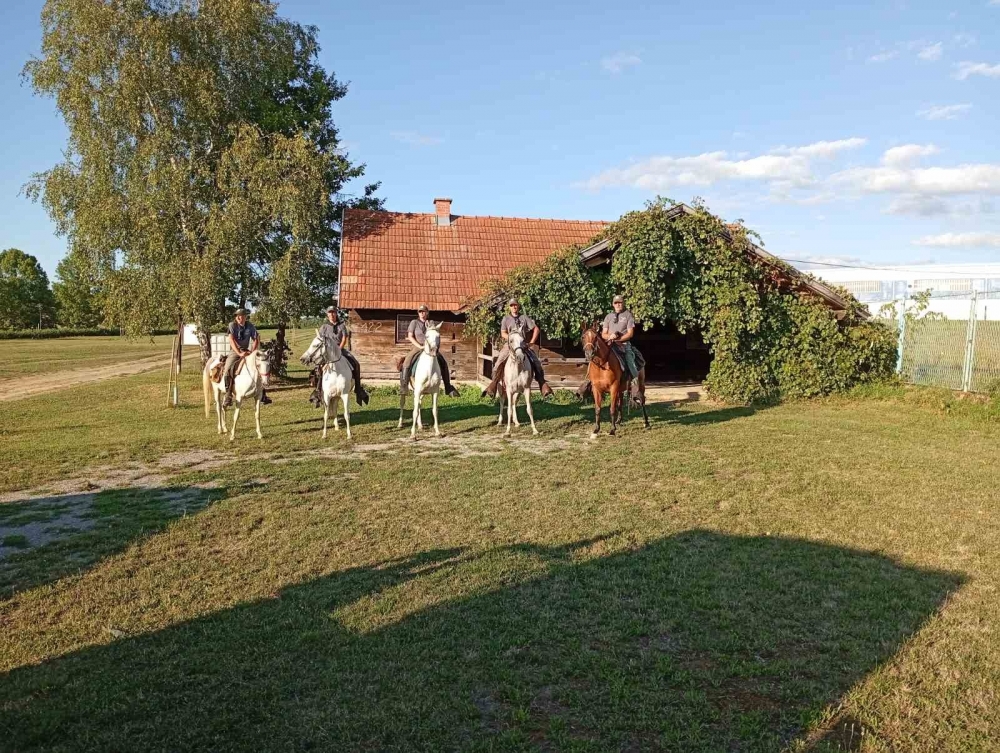 Lipik ugostio jahače 29. Konjaničkog maratona u spomen na žrtvu Domovinskog rata