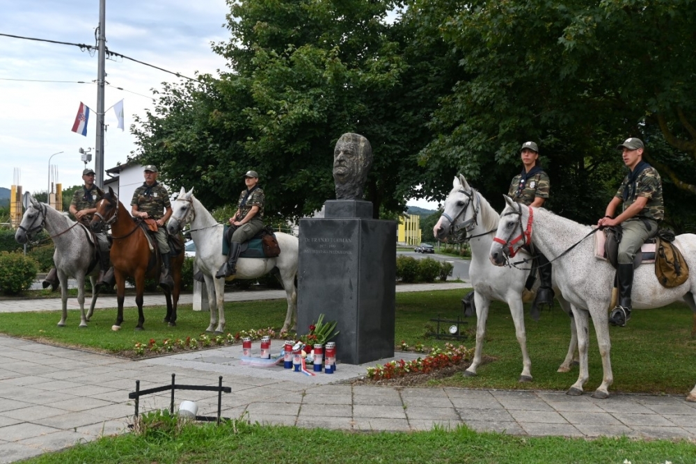 Lipik ugostio jahače 29. Konjaničkog maratona u spomen na žrtvu Domovinskog rata