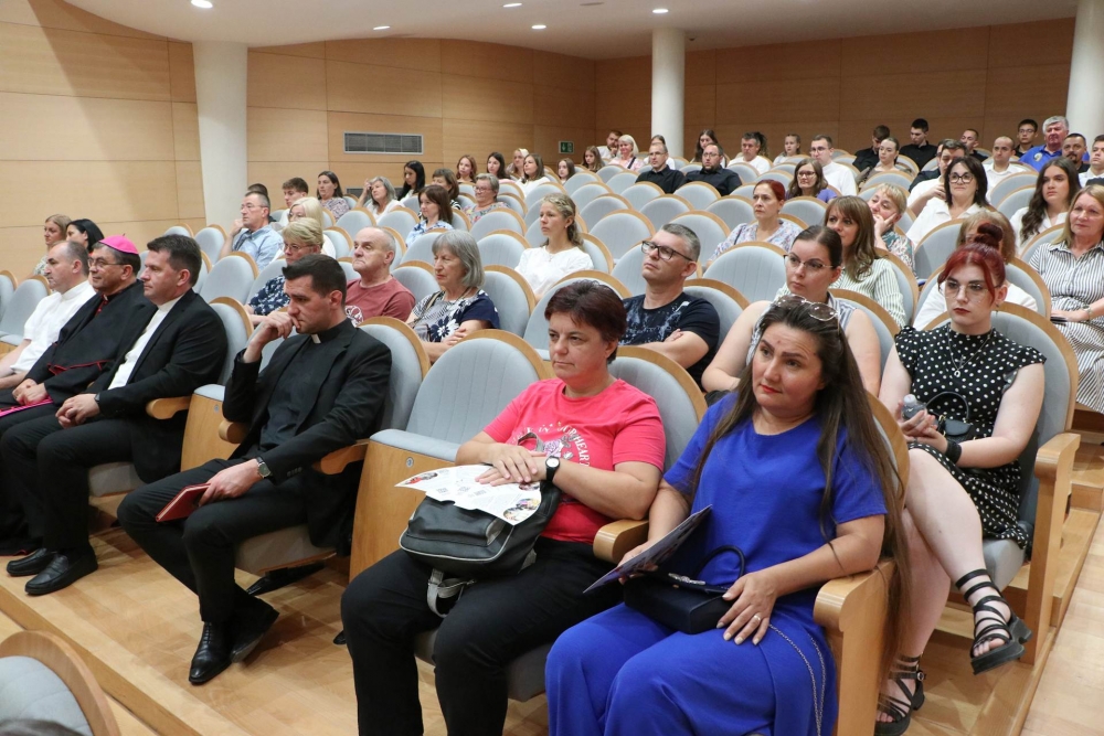 Susret karitasovih volontera i biskupijskih stipendista na blagdan sv. Lovre u Požegi