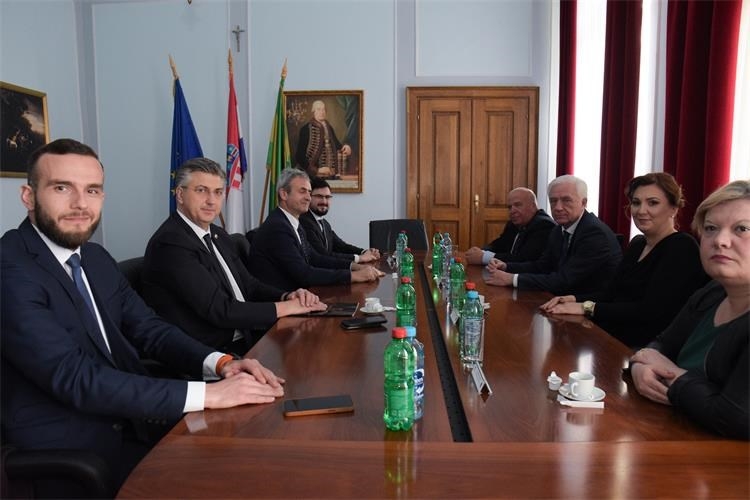 Povišice državnim službenicima: U rujnu plaće rastu od 50 do 80 eura bruto