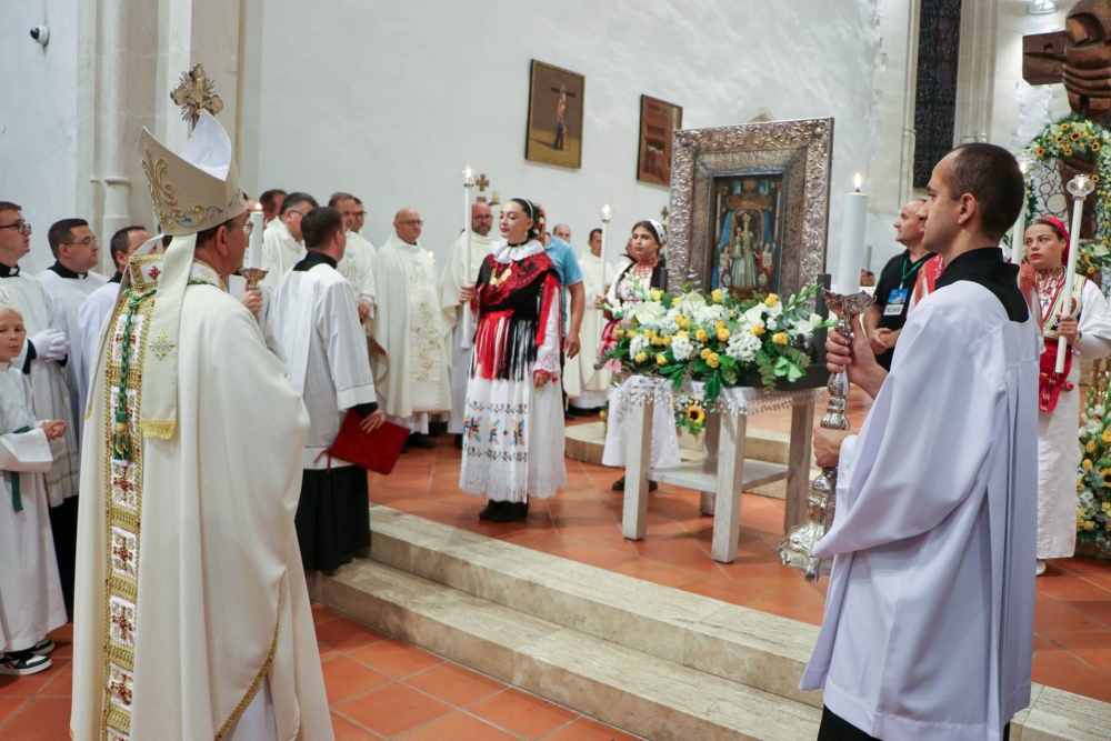 Brojni vjernici Požeške biskupije hodočastili u Voćin
