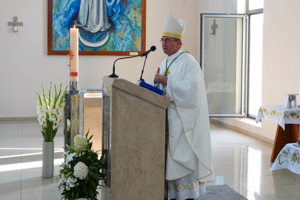 Krštenje petog djeteta roditelja Biondić u virovitičkoj Župi sv. Leopolda Mandića