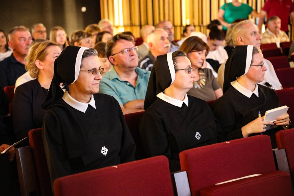 Održan znanstveni kolokvij o 70 godina devetnice Gospi od Suza i 20 godina Svetišta u Pleternici