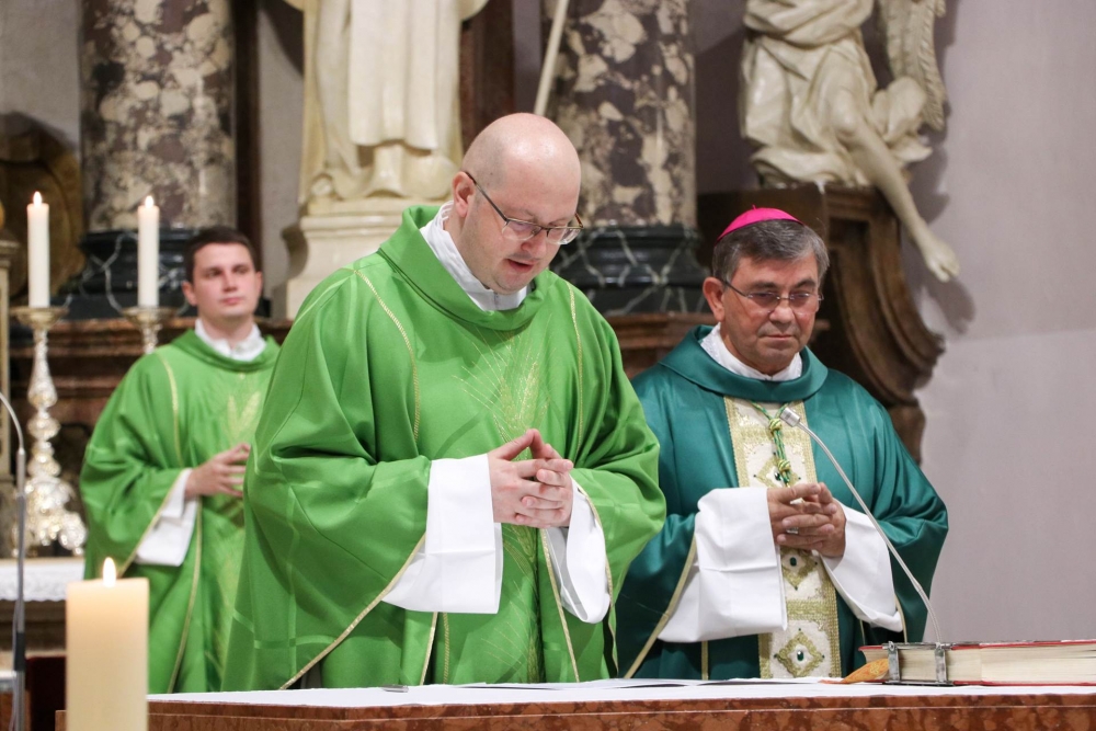 Biskup Ivo uveo u službu novog župnika u požeškoj Župi sv. Terezije Avilske
