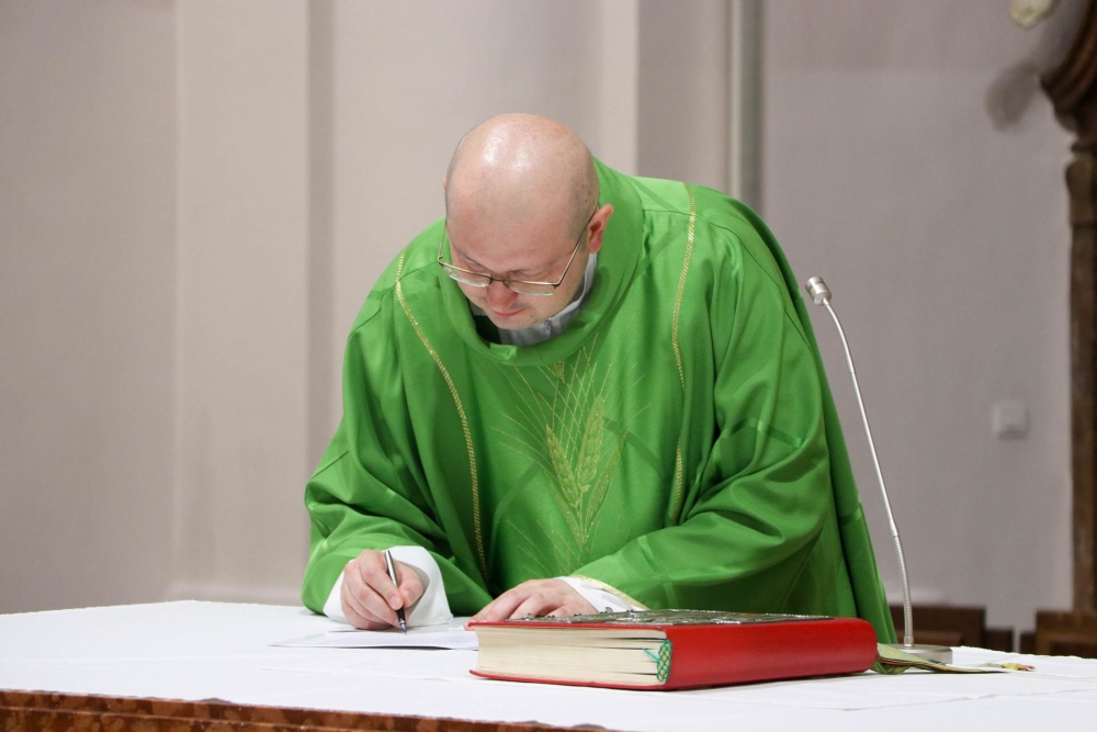 Biskup Ivo uveo u službu novog župnika u požeškoj Župi sv. Terezije Avilske