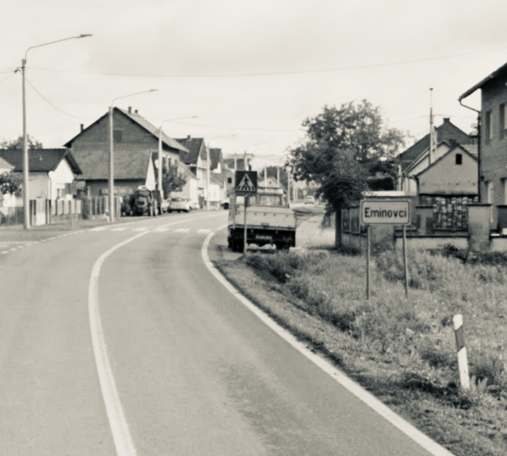 Uslijed neprilagođene brzine motociklom sletio s kolnika i smrtno stradao