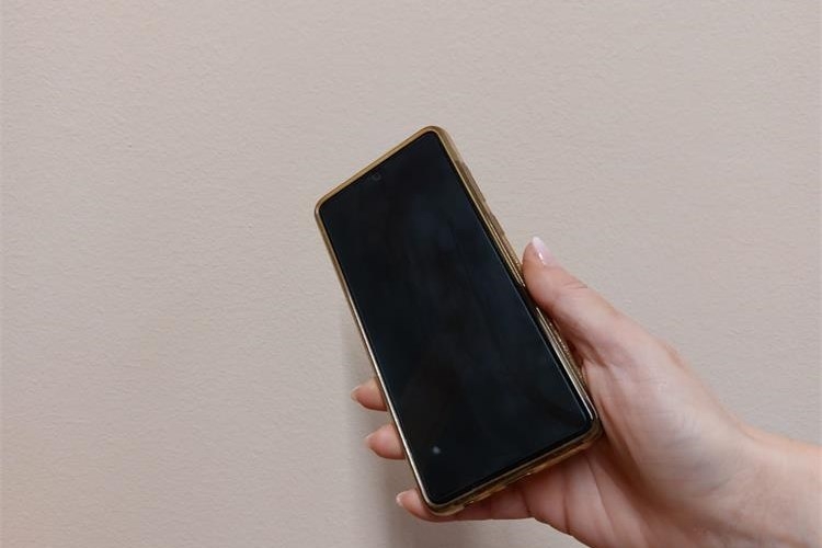 67-godišnjak u Požegi otuđio mobitel u vlasništvu 18-godišnjaka