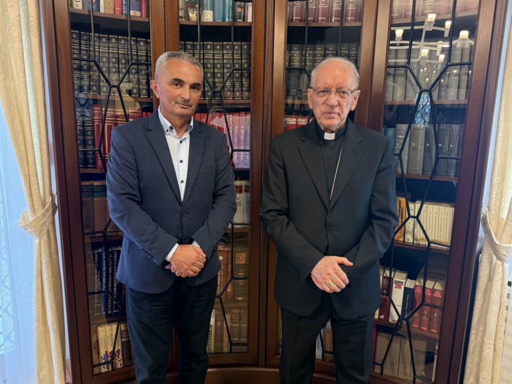 Požeški gradonačelnik Miličević posjetio biskupa emeritusa Škvorčevića