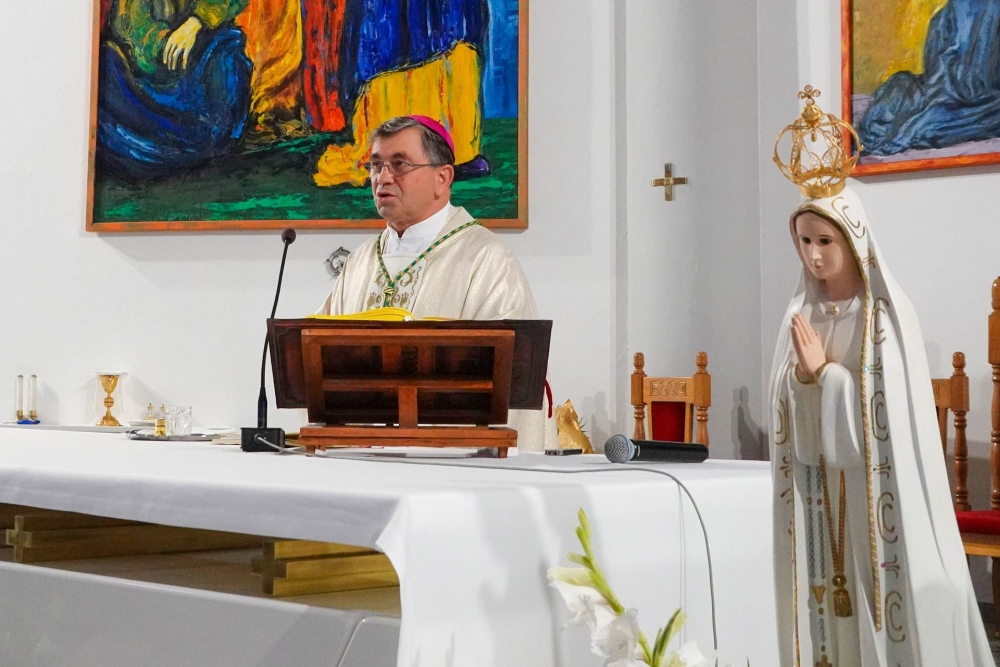 Biskup Ivo krstio peto dijete roditelja Klarić u Okučanima