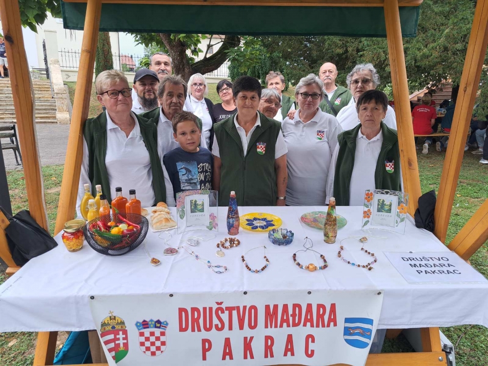 Lipički Talijani i pakrački Mađari predstavili se na „Lipovljanskim susretima“