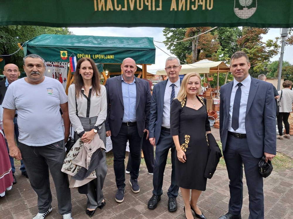 Lipički Talijani i pakrački Mađari predstavili se na „Lipovljanskim susretima“